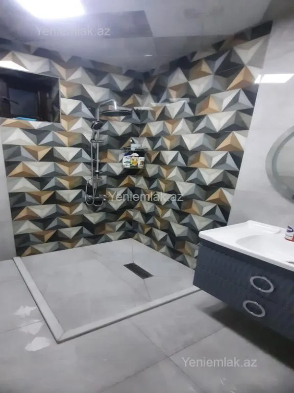 Satılır 7 otaqlı həyət evi 340 m²