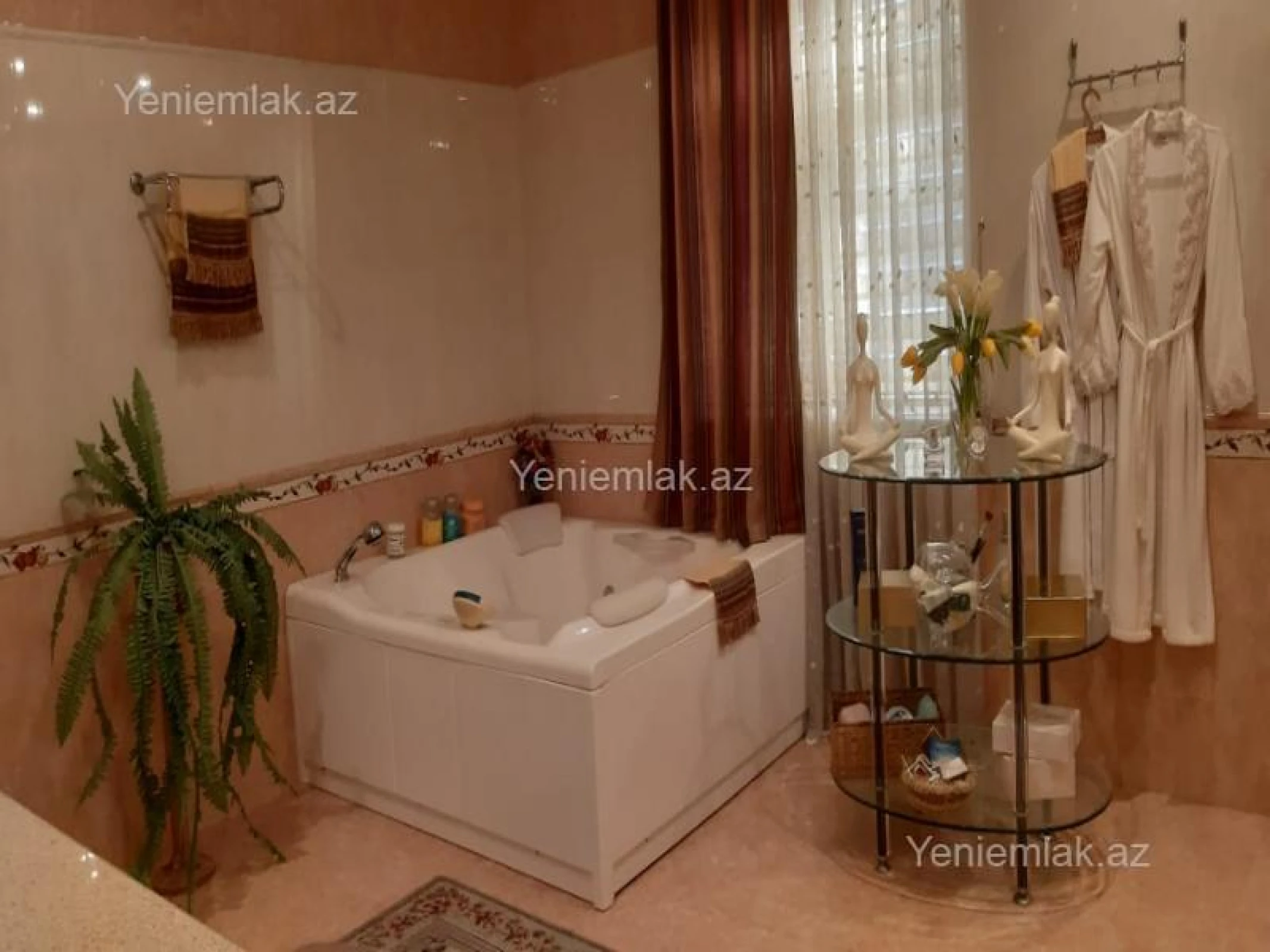 Satılır 10 otaqlı həyət evi 800 m²