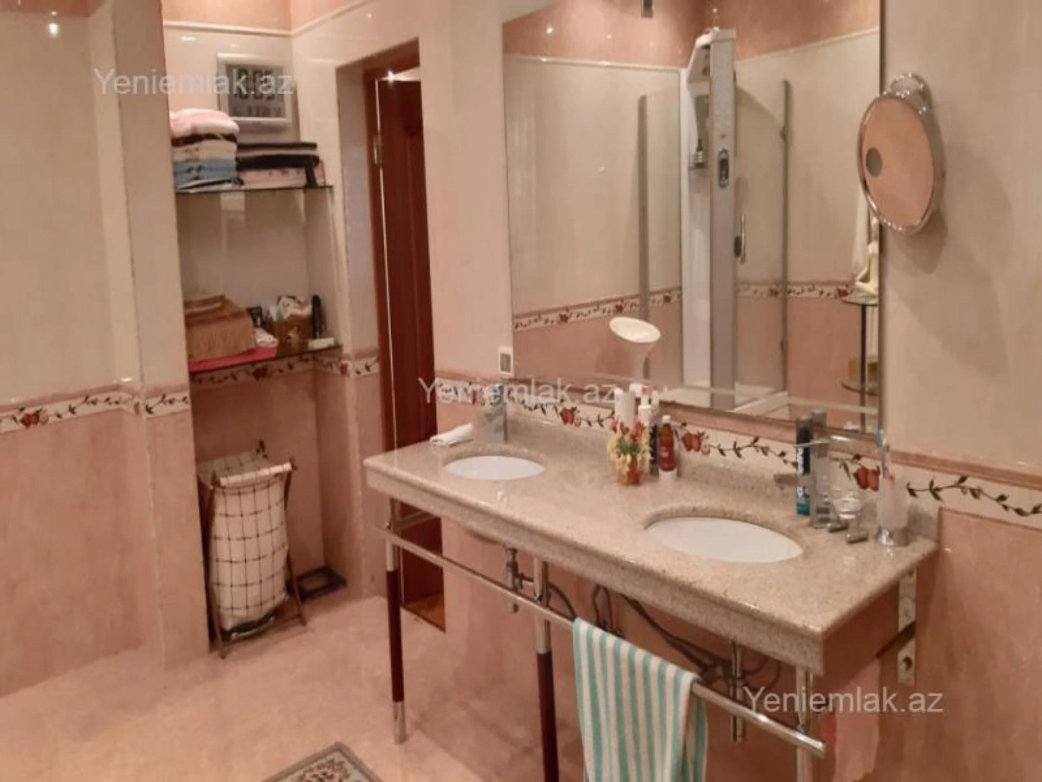 Satılır 10 otaqlı həyət evi 800 m²