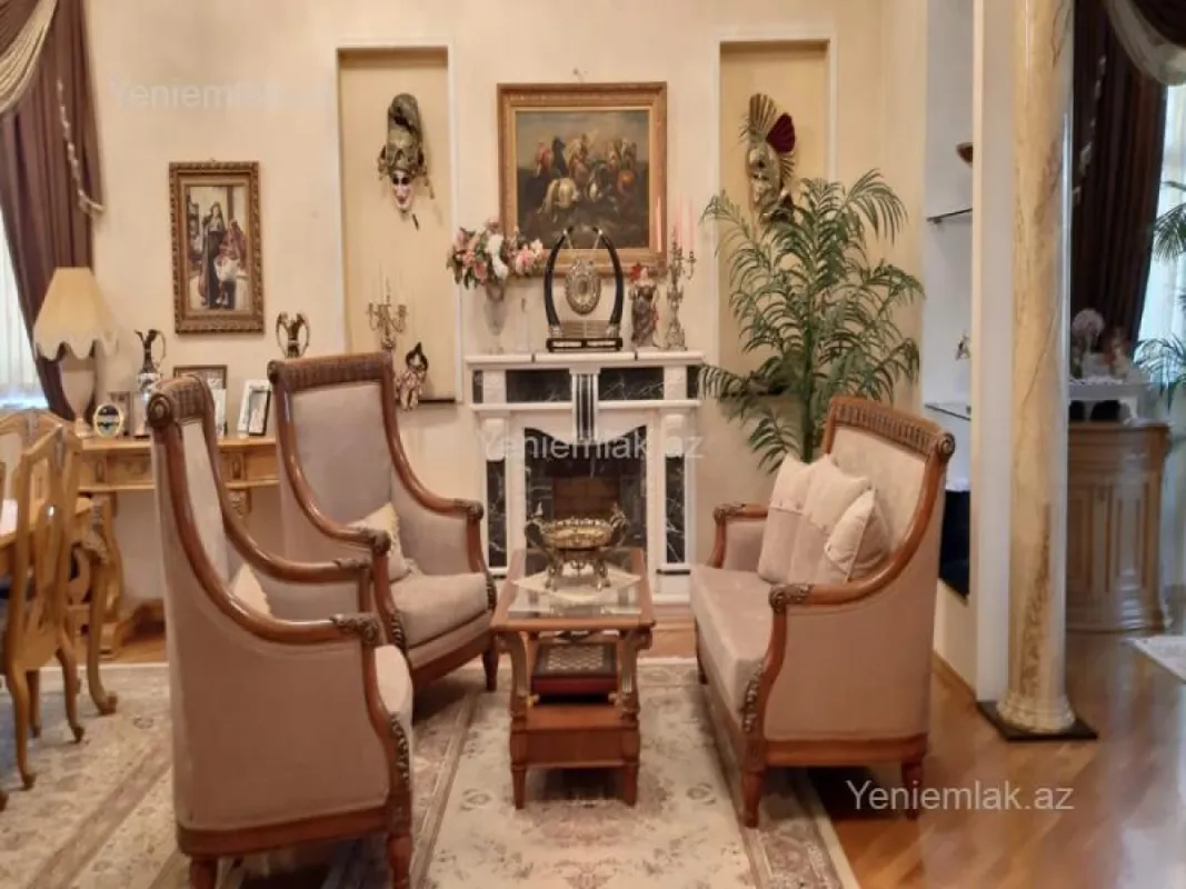 Satılır 10 otaqlı həyət evi 800 m²