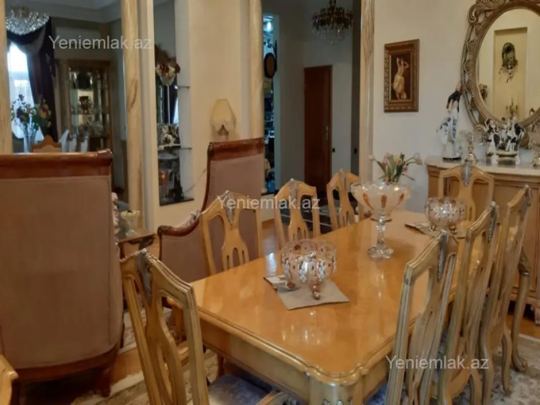 Satılır 10 otaqlı həyət evi 800 m²