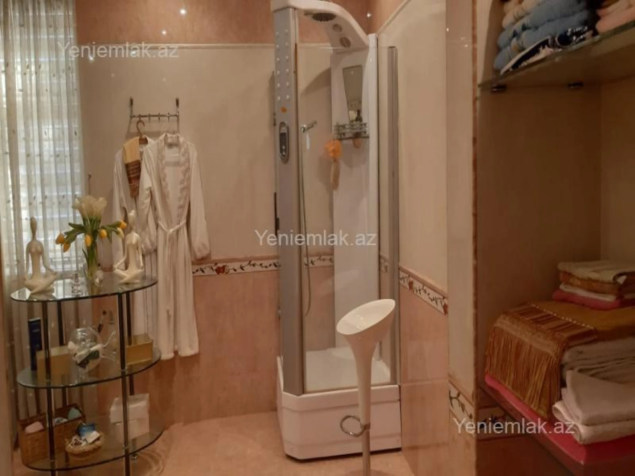 Satılır 10 otaqlı həyət evi 800 m²