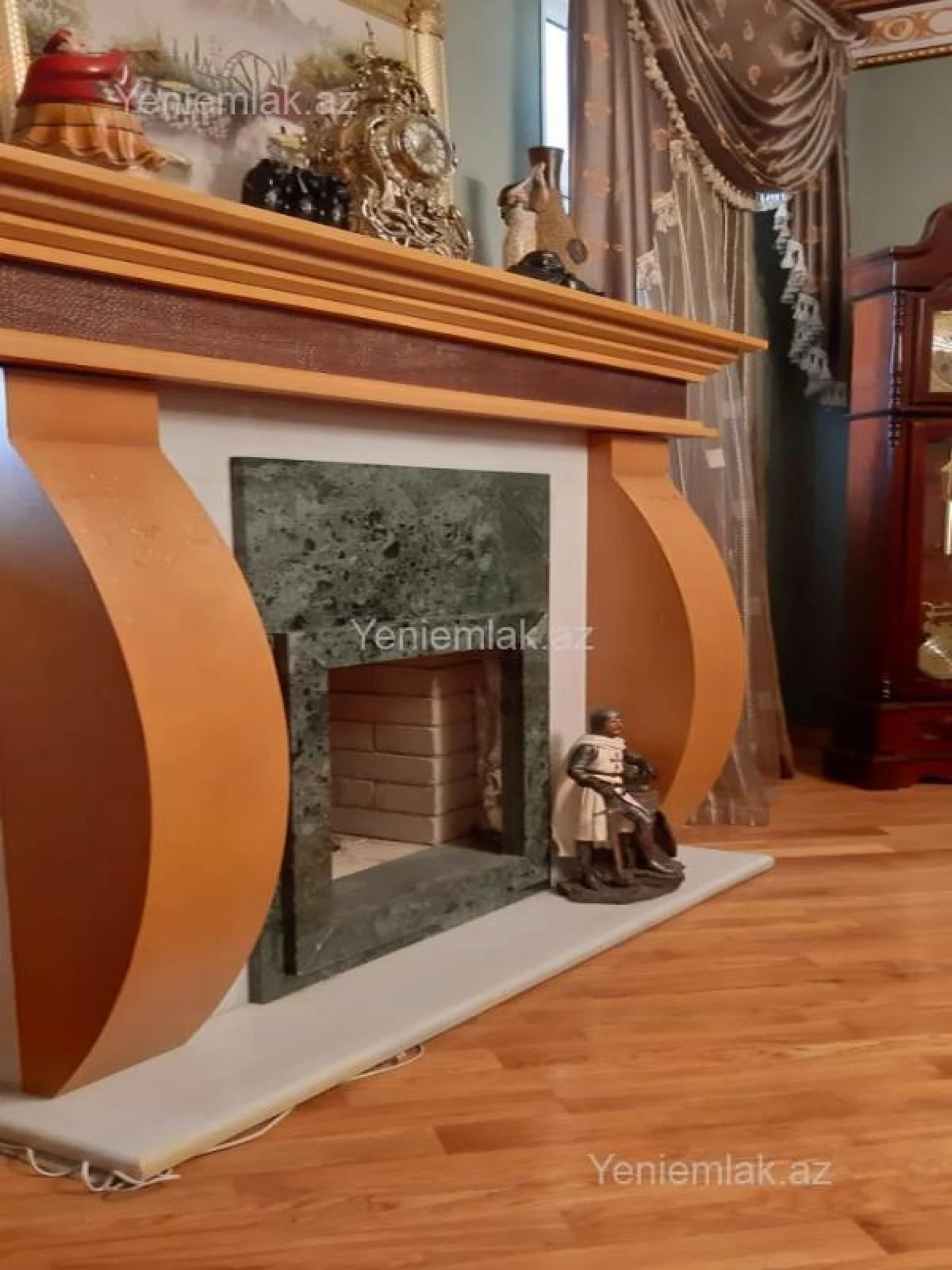 Satılır 10 otaqlı həyət evi 800 m²