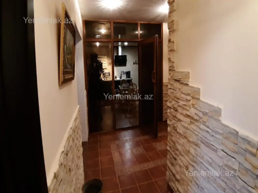 Satılır 10 otaqlı həyət evi 800 m²