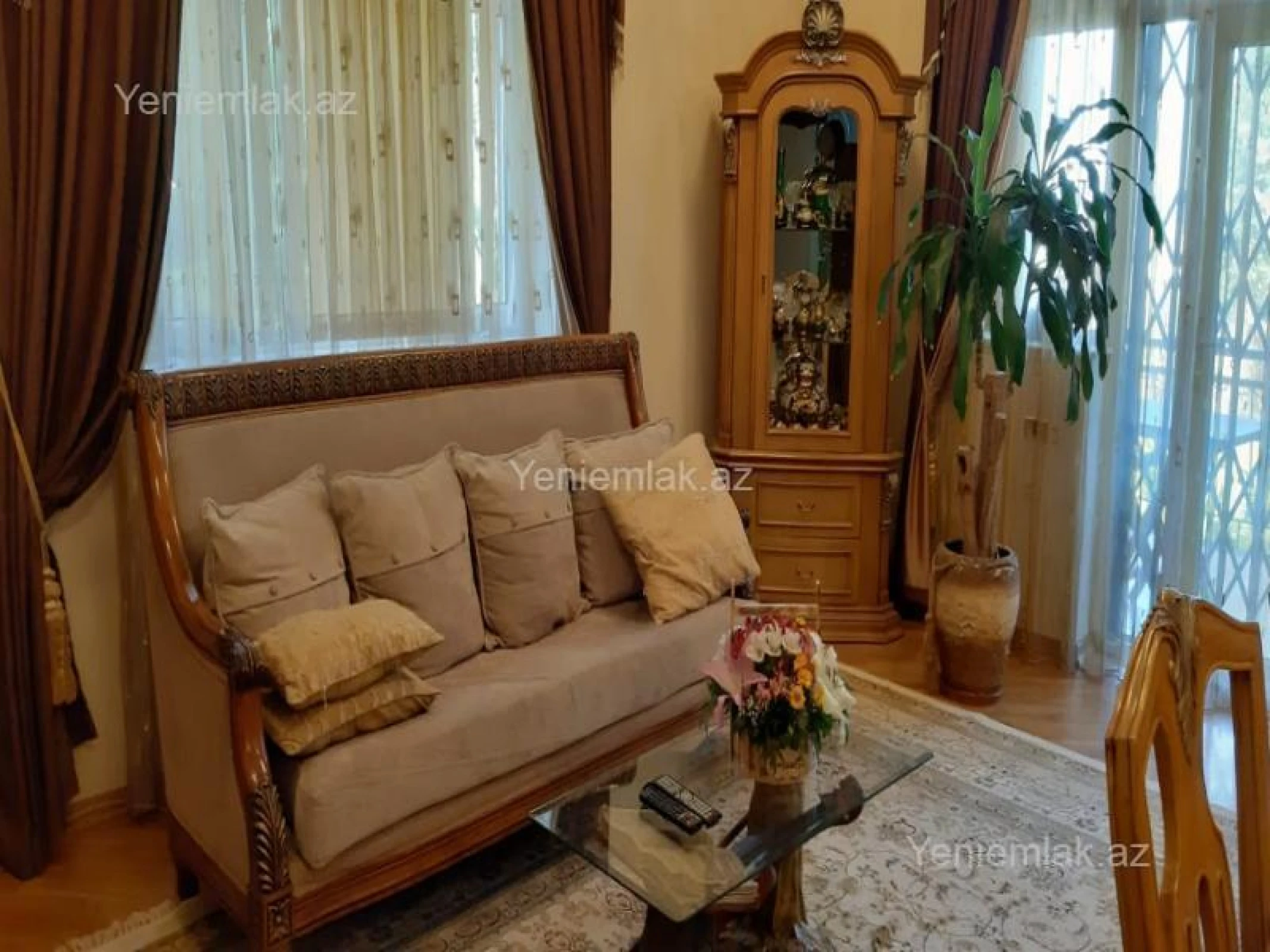 Satılır 10 otaqlı həyət evi 800 m²