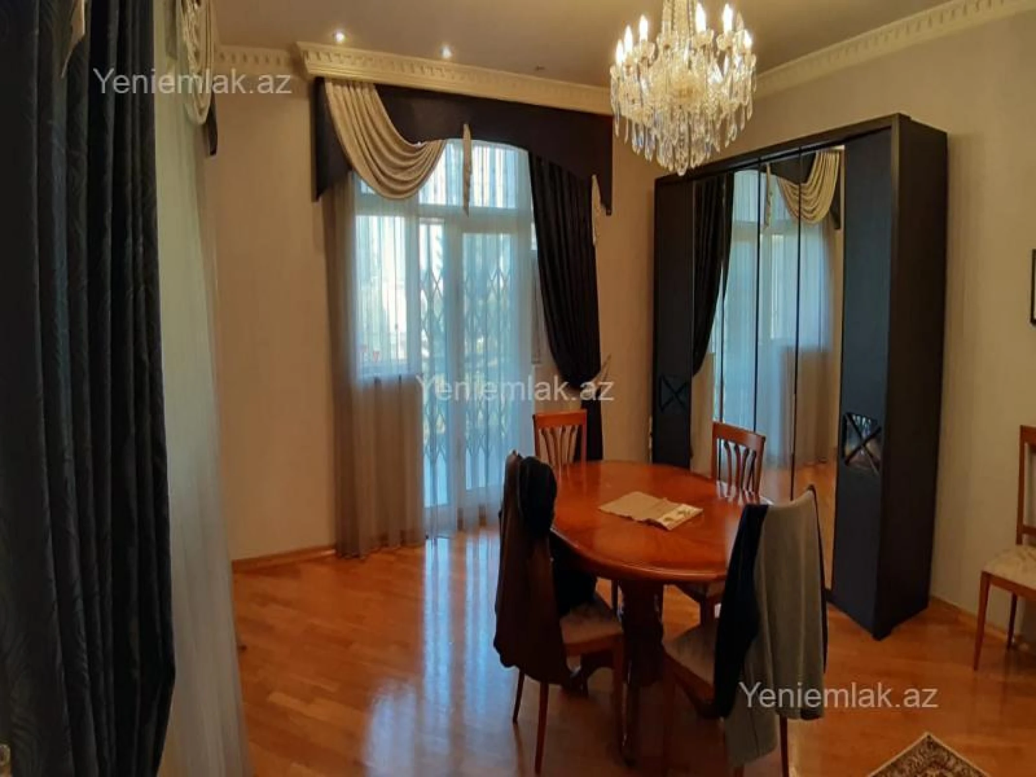 Satılır 10 otaqlı həyət evi 800 m²