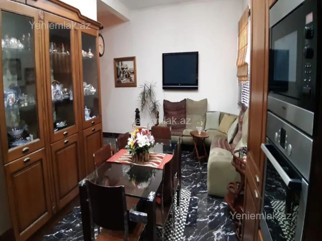 Satılır 10 otaqlı həyət evi 800 m²
