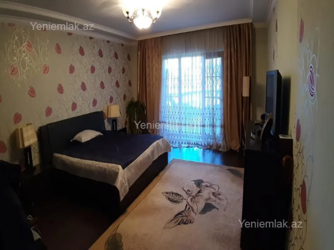 Satılır 10 otaqlı həyət evi 800 m²