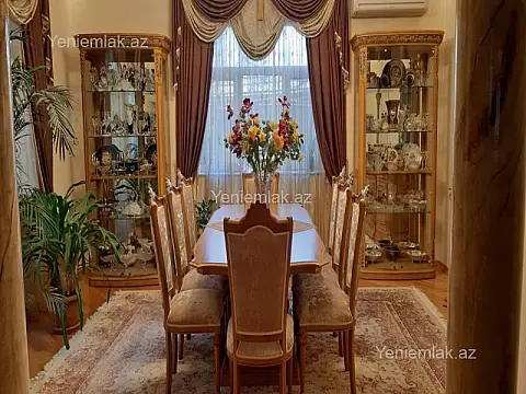 Satılır 10 otaqlı həyət evi 800 m²