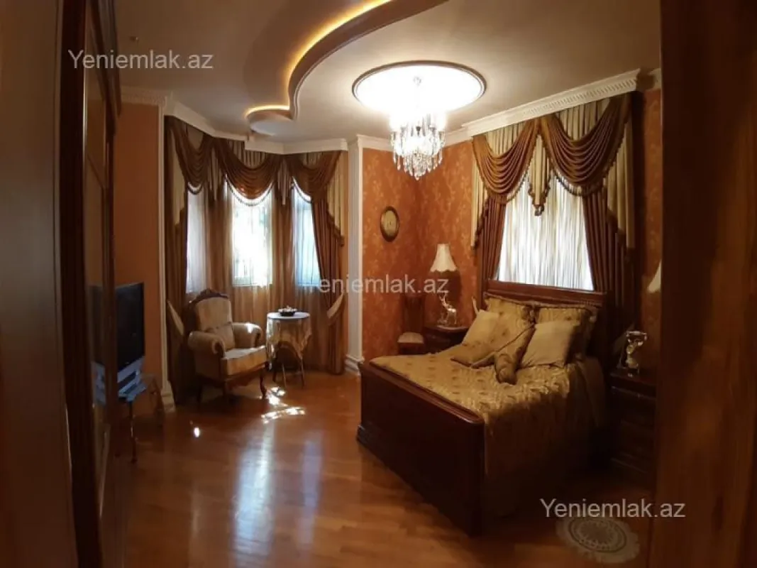 Satılır 10 otaqlı həyət evi 800 m²
