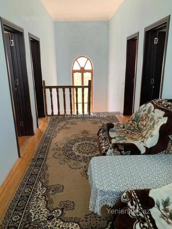 Satılır 5 otaqlı həyət evi 220 m²