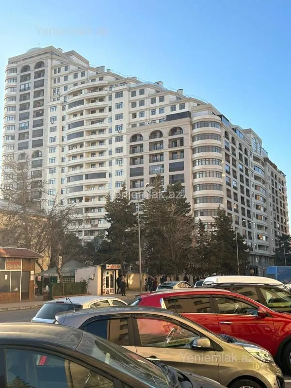 Satılır 4 otaqlı yeni tikili 198 m²