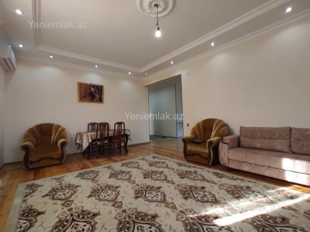 Satılır 4 otaqlı həyət evi 268 m²