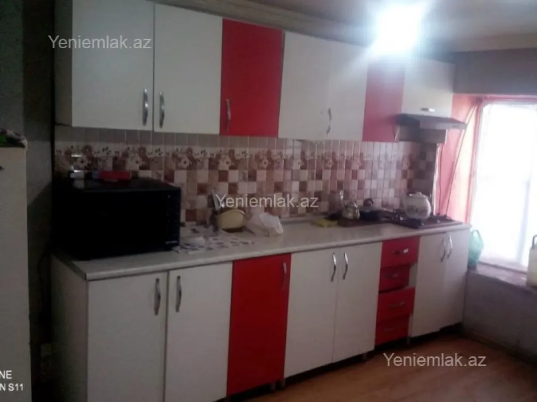 Satılır 4 otaqlı həyət evi 160 m²