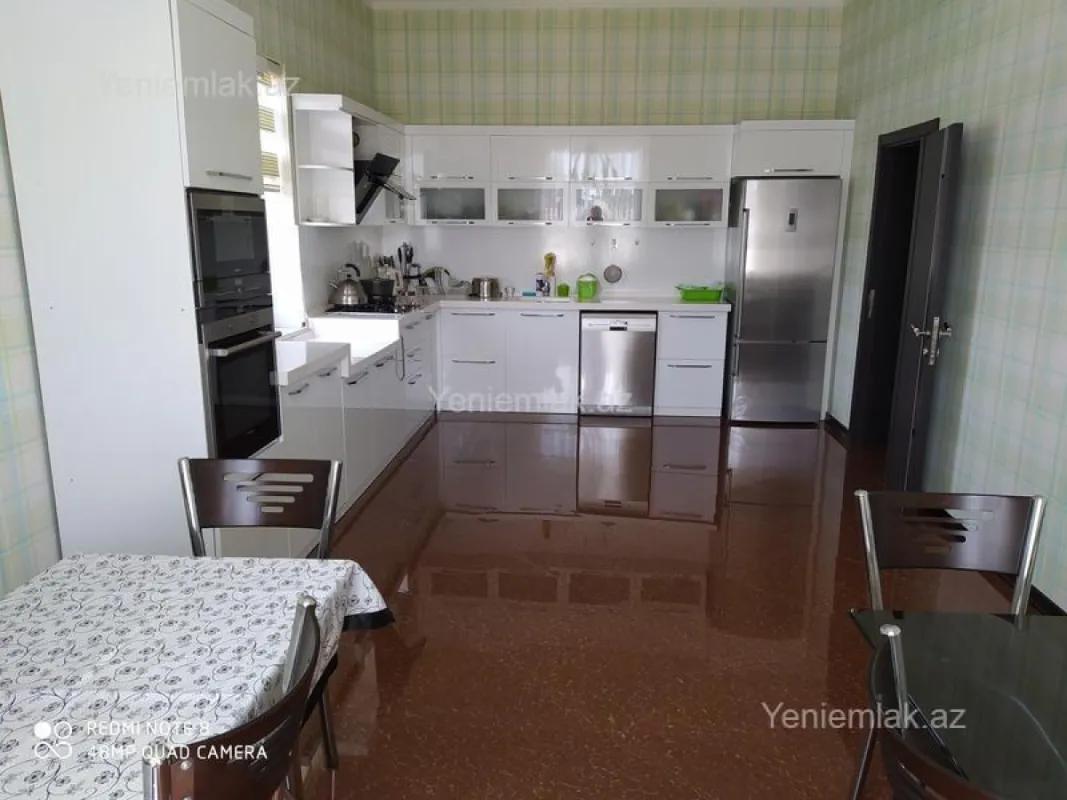 Satılır 7 otaqlı həyət evi 200 m²