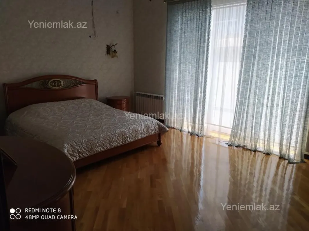 Satılır 7 otaqlı həyət evi 200 m²