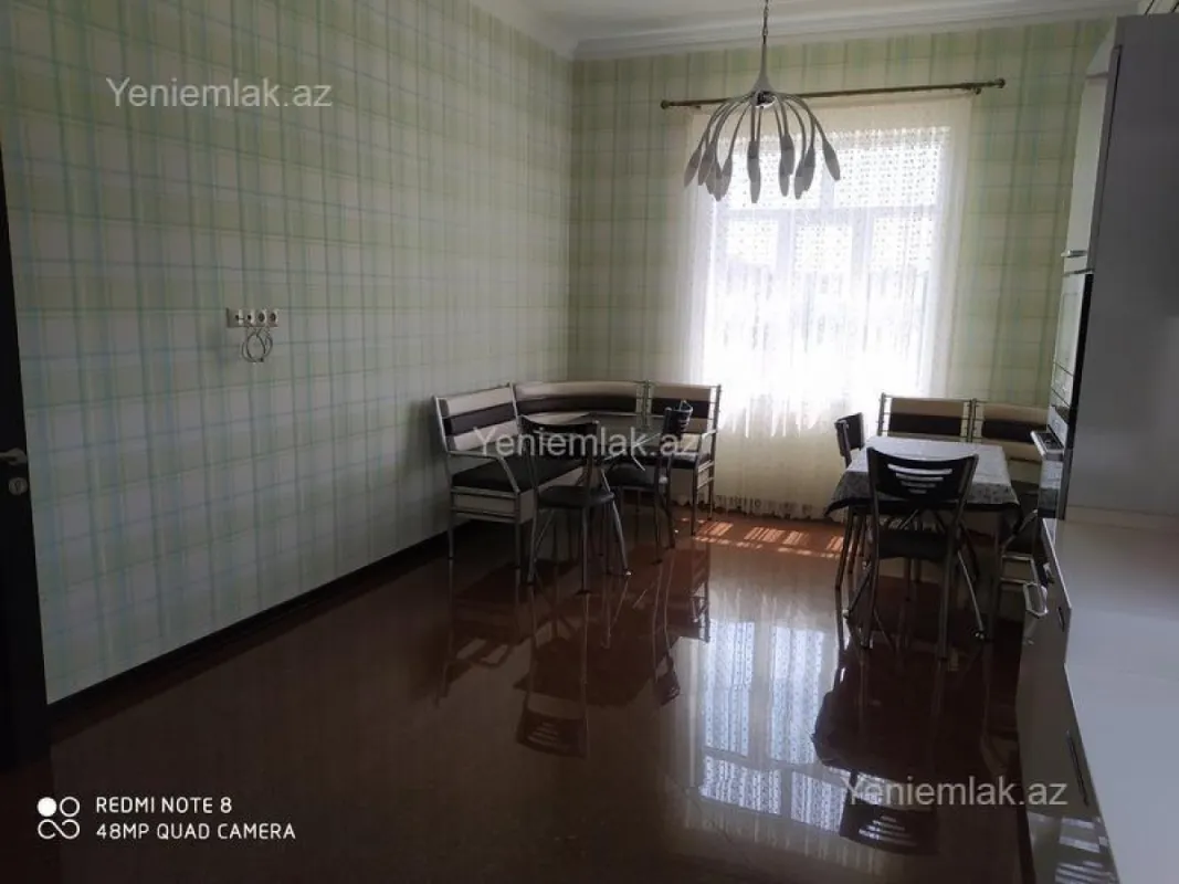 Satılır 7 otaqlı həyət evi 200 m²