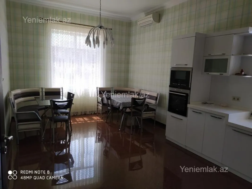 Satılır 7 otaqlı həyət evi 200 m²