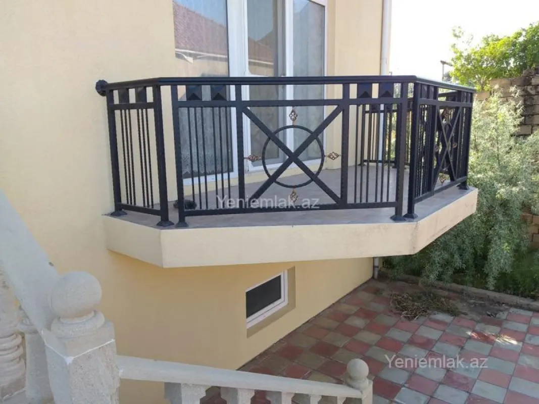 Satılır 7 otaqlı həyət evi 200 m²