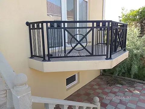 Satılır 7 otaqlı həyət evi 200 m²