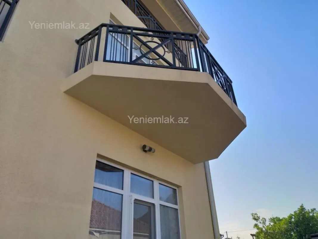Satılır 7 otaqlı həyət evi 200 m²