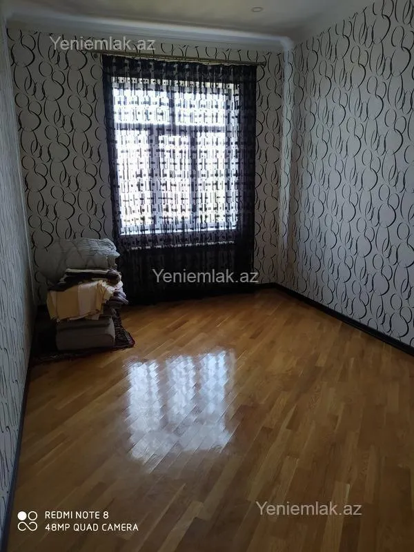 Satılır 7 otaqlı həyət evi 200 m²