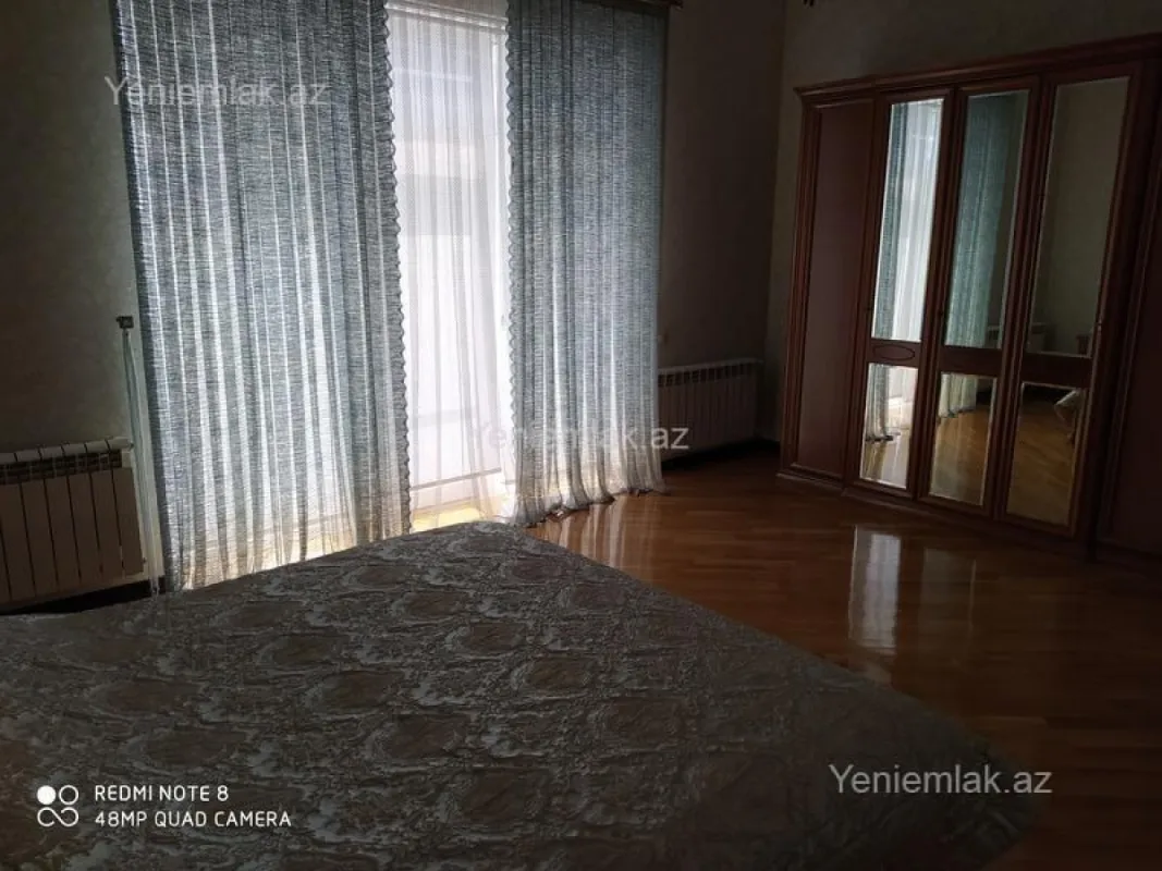 Satılır 7 otaqlı həyət evi 200 m²