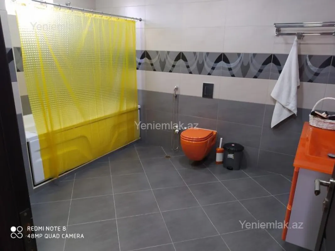 Satılır 7 otaqlı həyət evi 200 m²