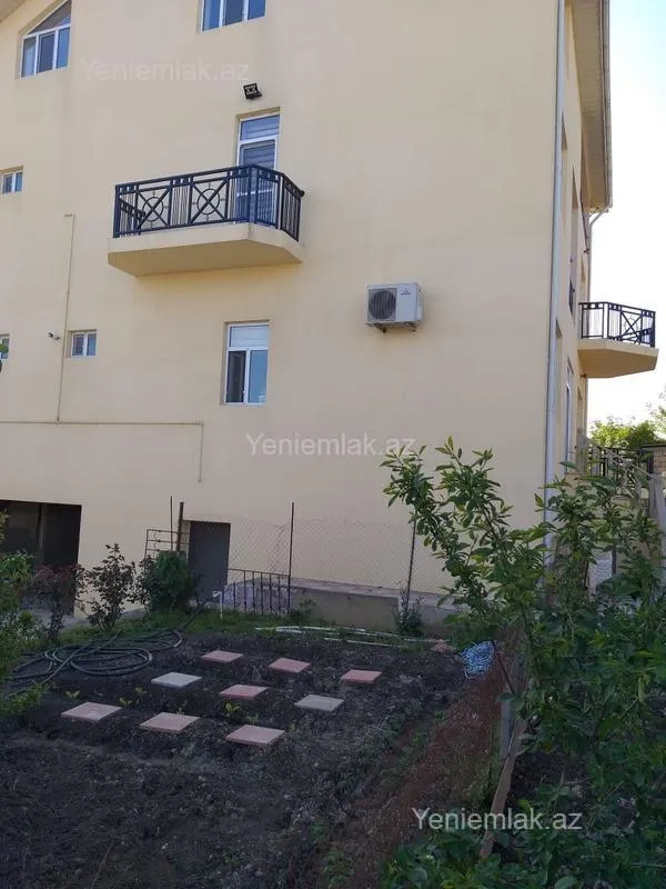Satılır 7 otaqlı həyət evi 200 m²