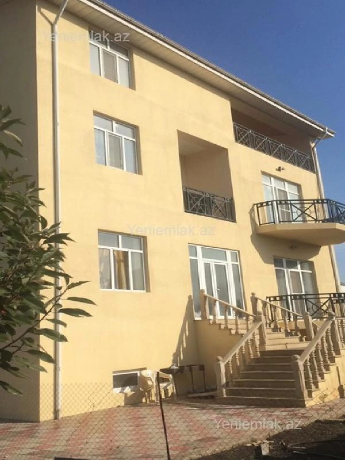 Satılır 7 otaqlı həyət evi 200 m²