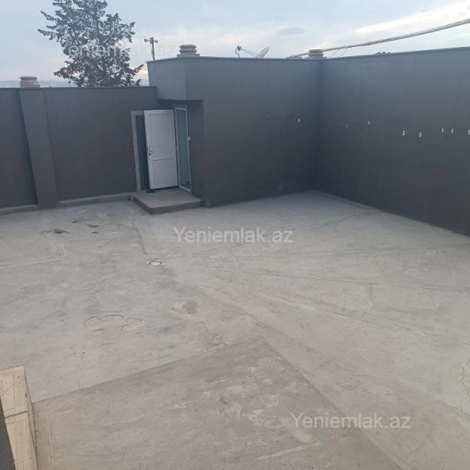 Satılır 5 otaqlı həyət evi 200 m²