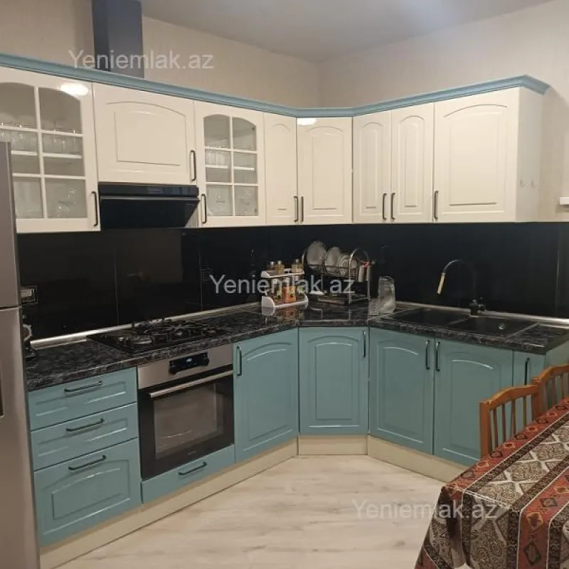 Satılır 5 otaqlı həyət evi 200 m²