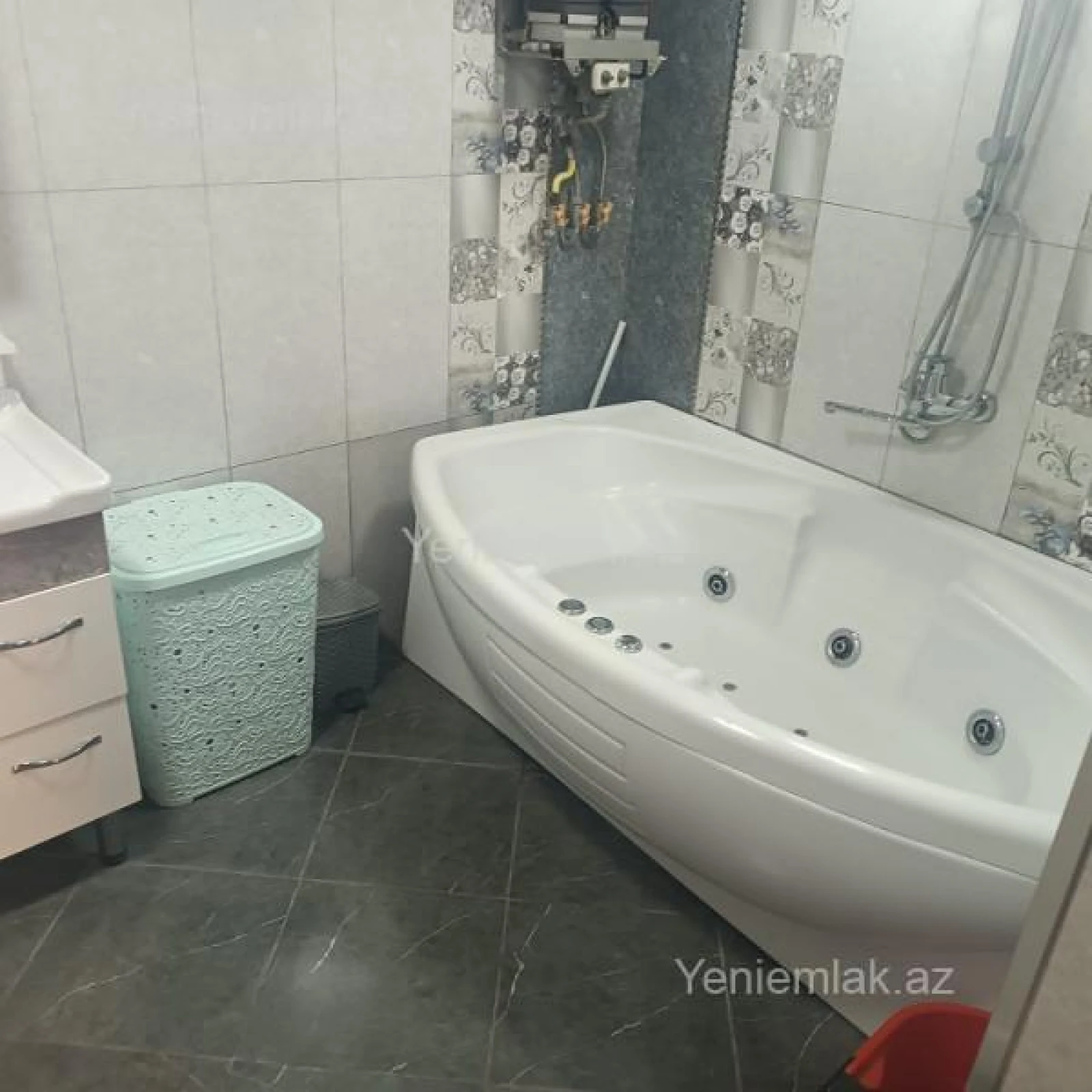 Satılır 5 otaqlı həyət evi 200 m²