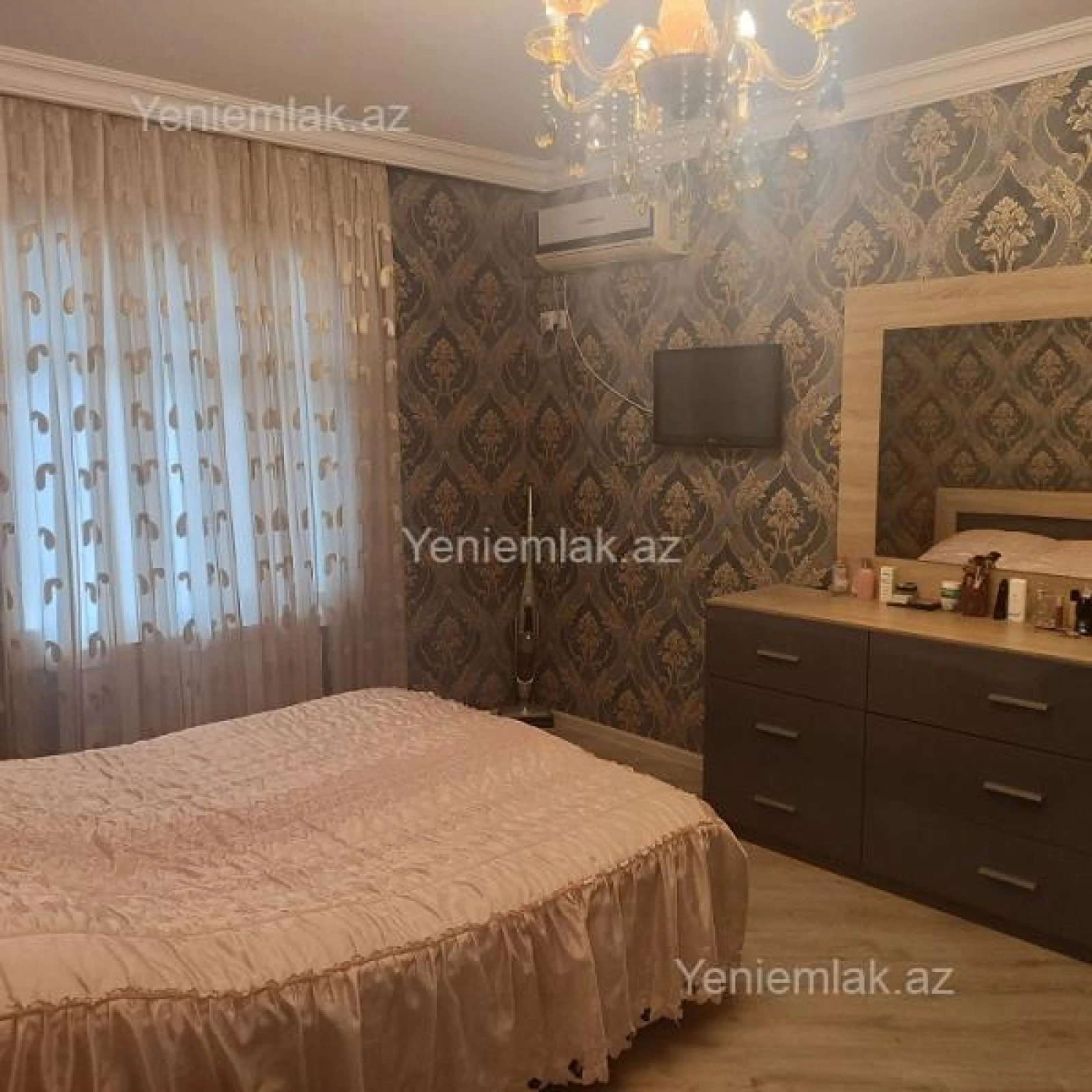 Satılır 5 otaqlı həyət evi 200 m²