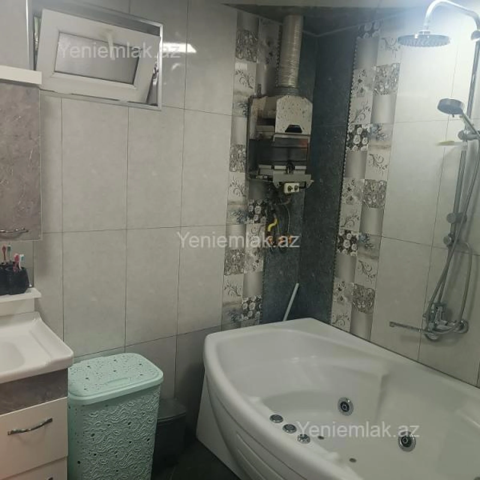 Satılır 5 otaqlı həyət evi 200 m²