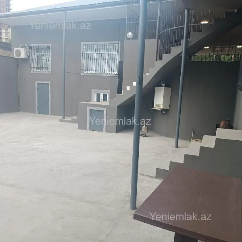 Satılır 5 otaqlı həyət evi 200 m²