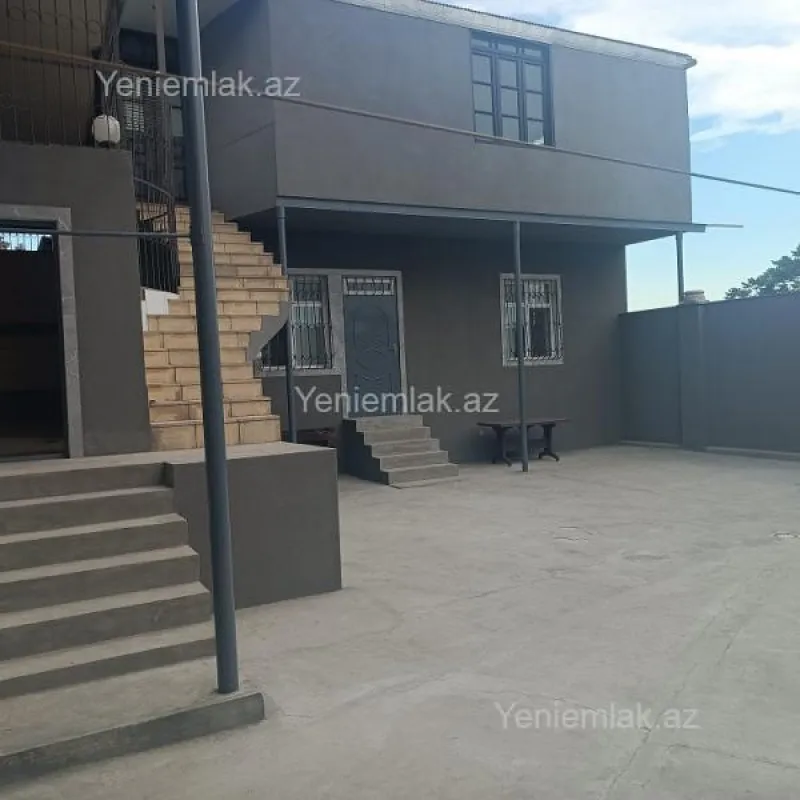 Satılır 5 otaqlı həyət evi 200 m²