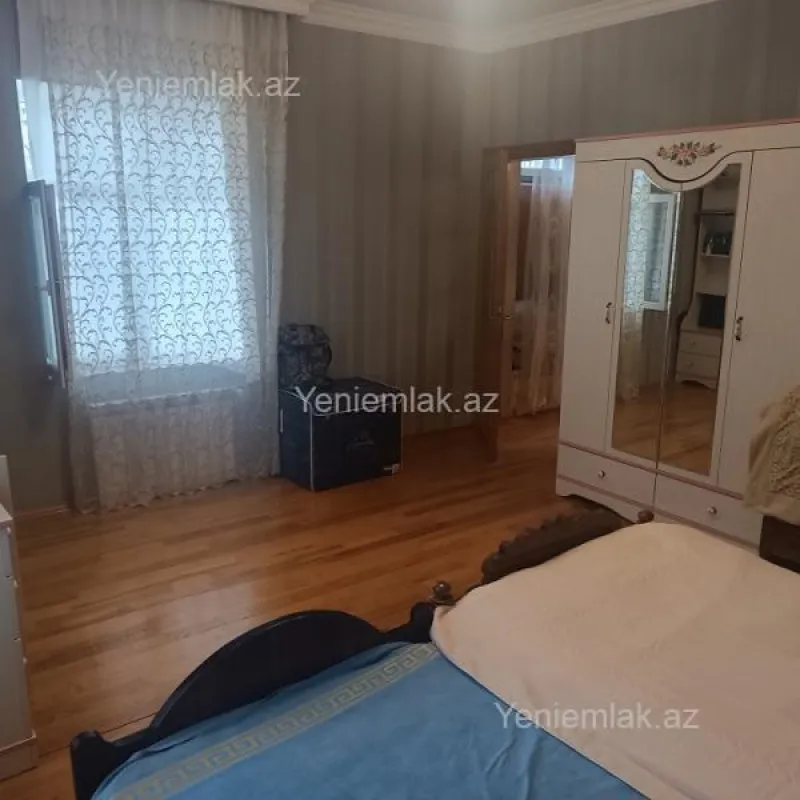 Satılır 5 otaqlı həyət evi 200 m²