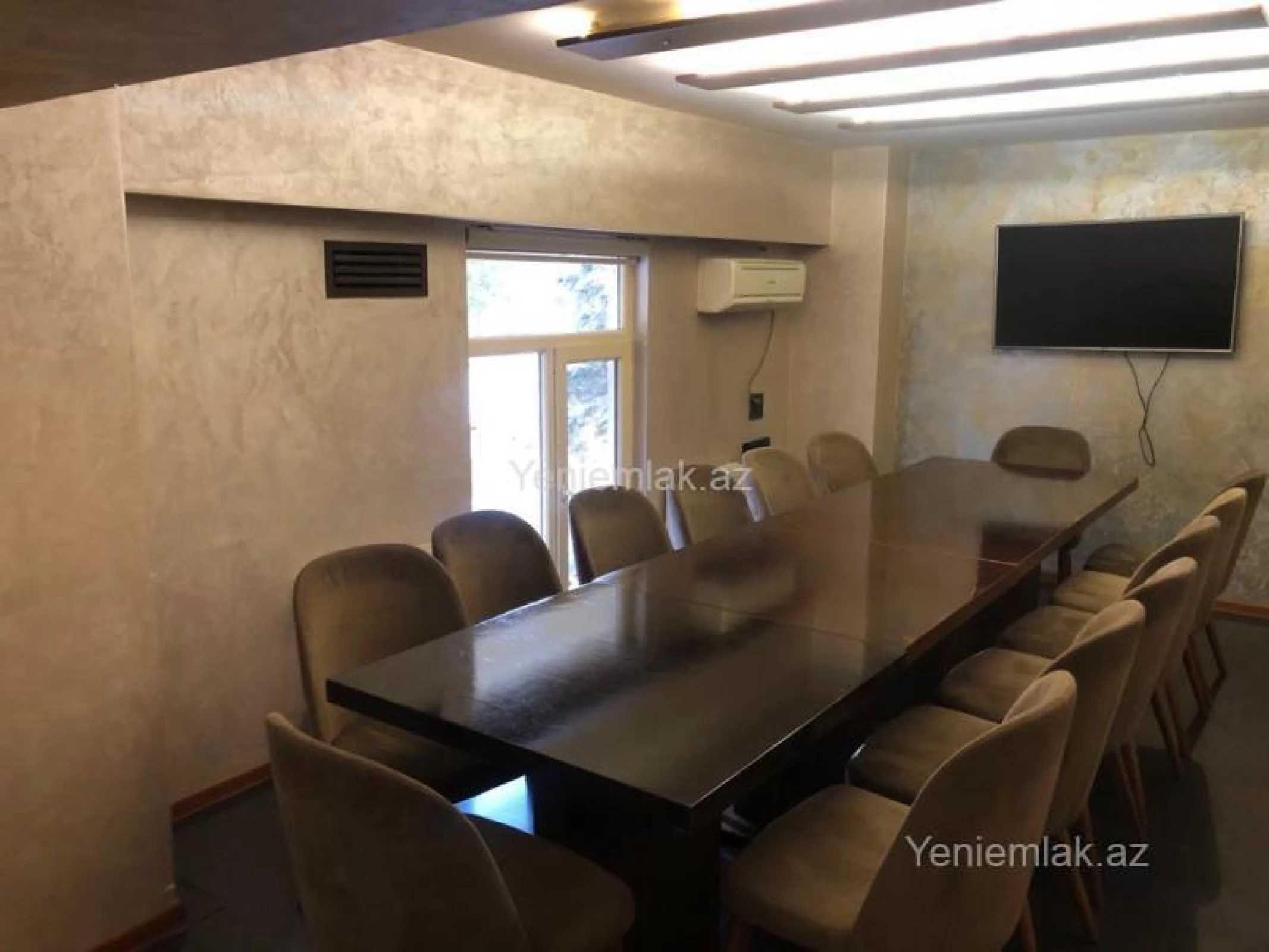 Satılır 12 otaqlı obyekt 400 m²