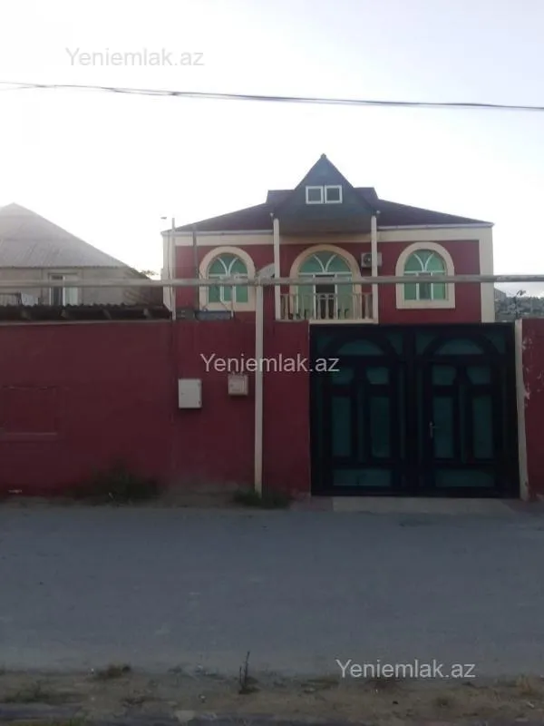 Satılır 7 otaqlı həyət evi 196 m²