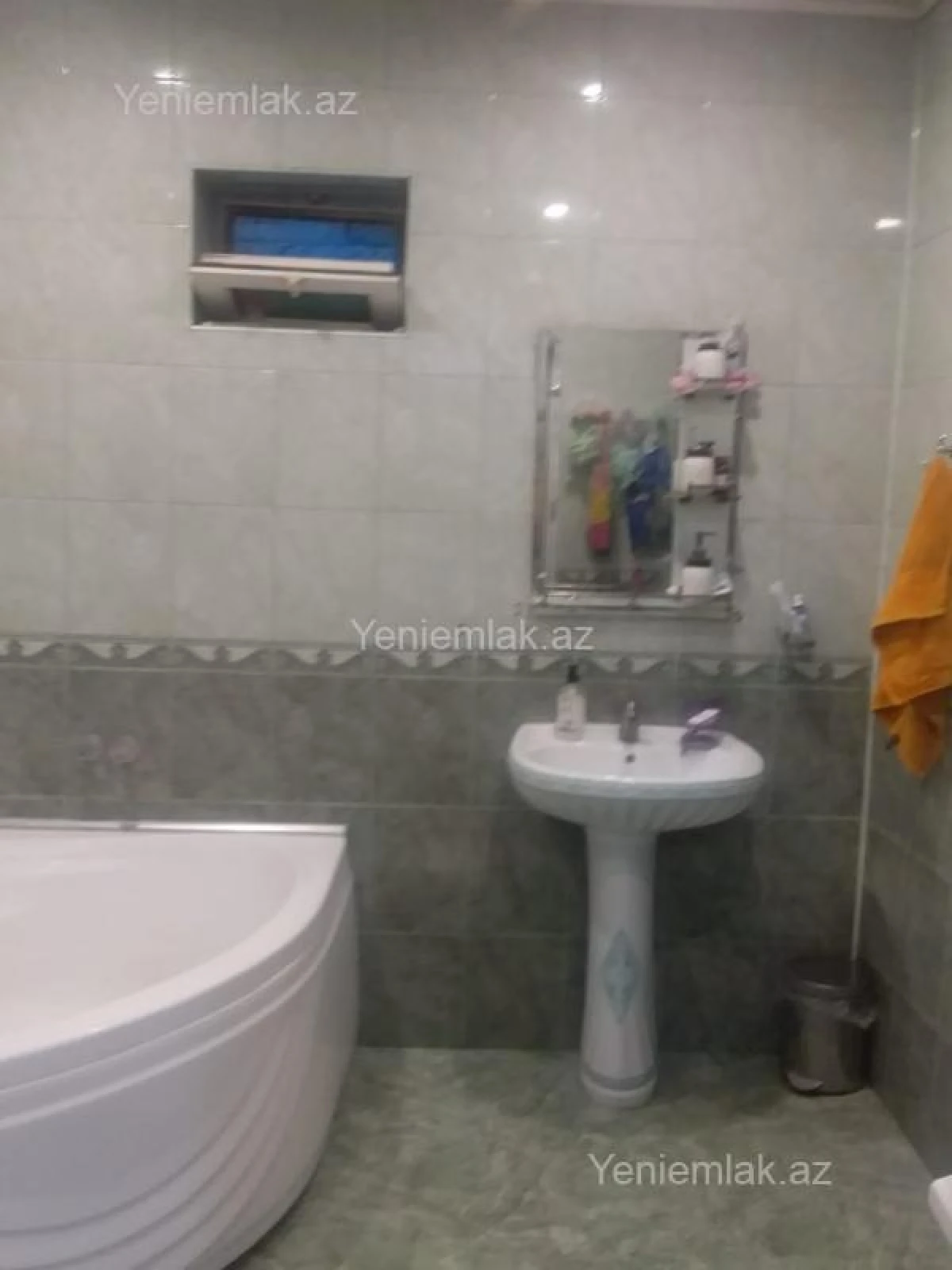 Satılır 7 otaqlı həyət evi 196 m²