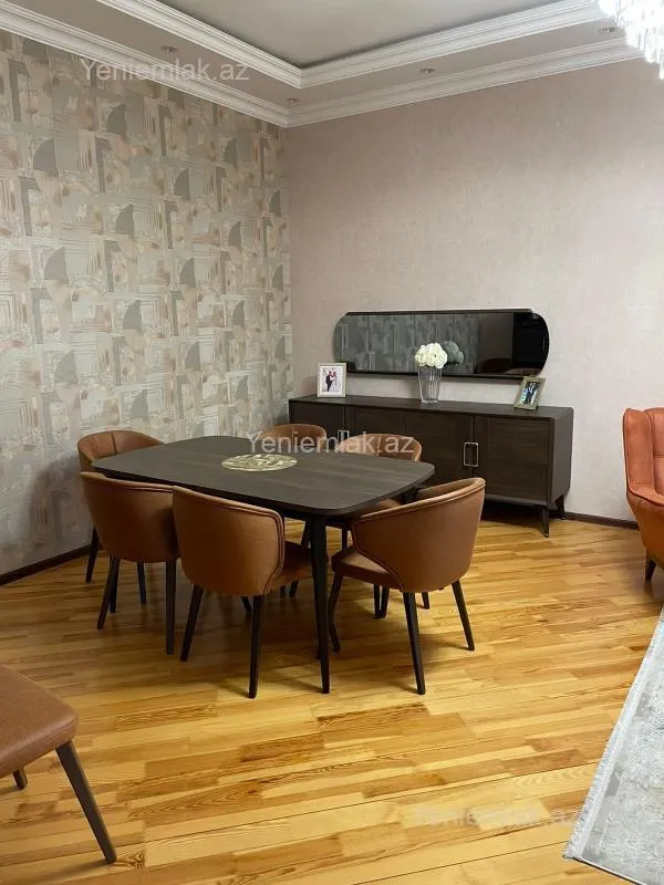 Satılır 5 otaqlı həyət evi 270 m²