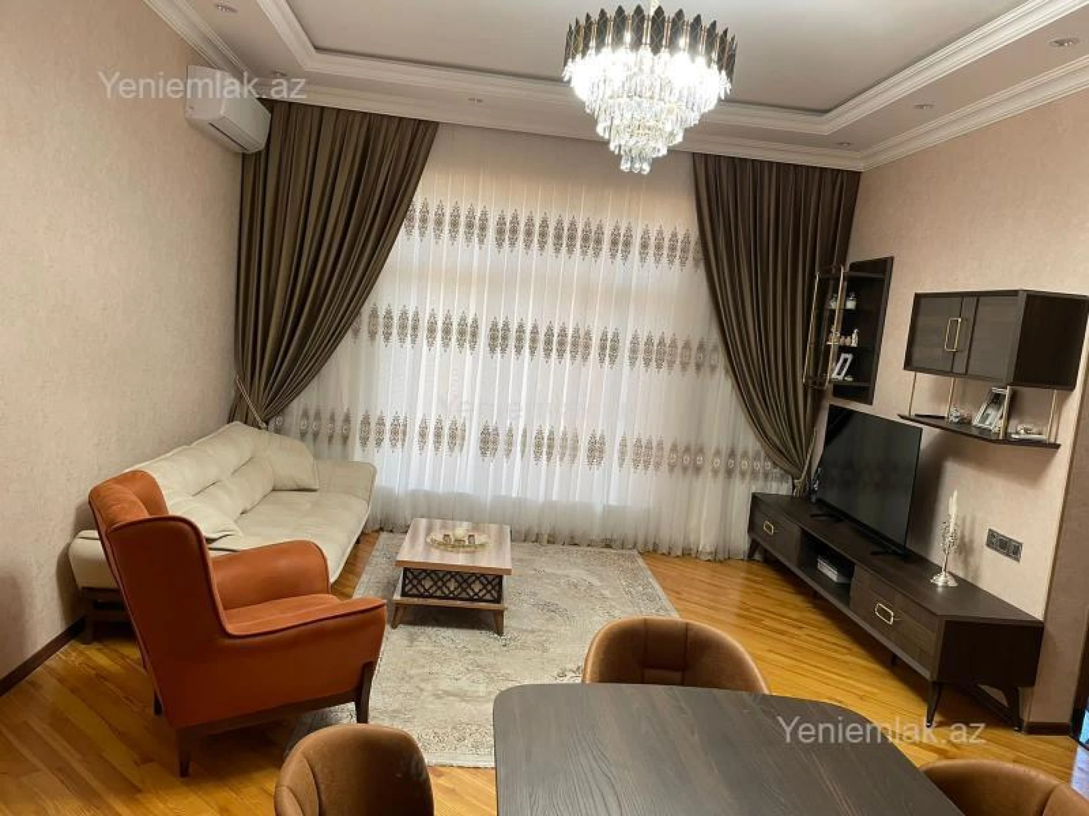 Satılır 5 otaqlı həyət evi 270 m²