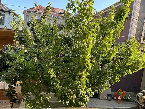 Satılır 5 otaqlı həyət evi 270 m²