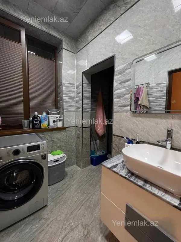 Satılır 5 otaqlı həyət evi 270 m²