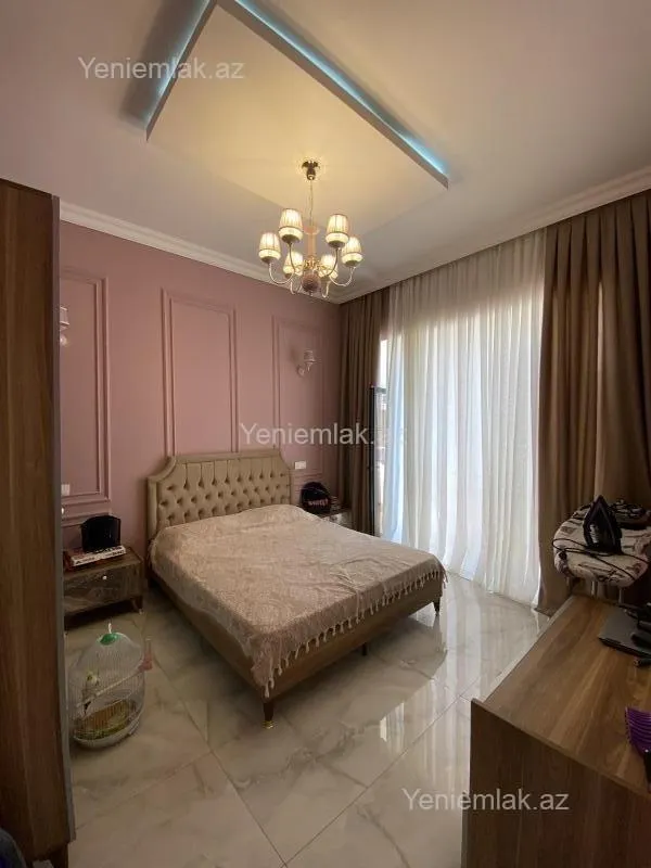 Satılır 5 otaqlı həyət evi 270 m²