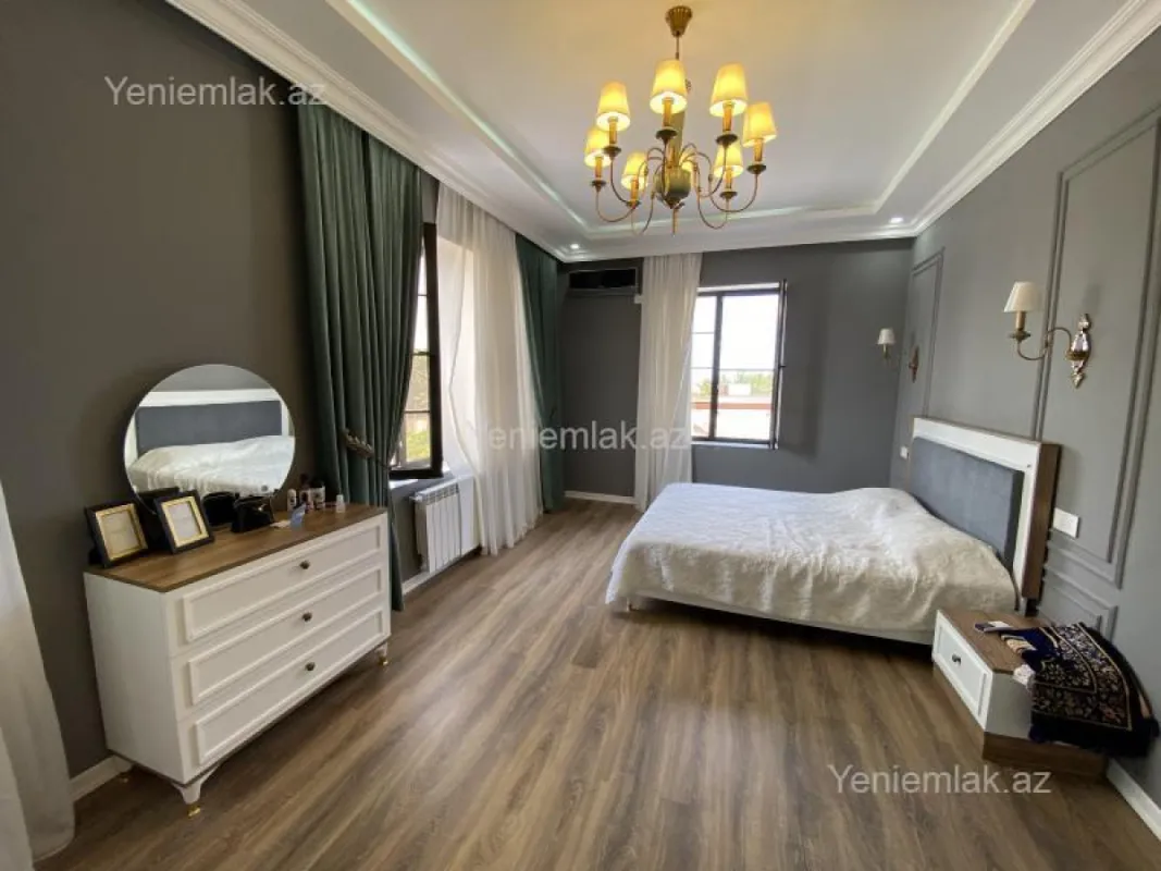 Satılır 5 otaqlı həyət evi 270 m²