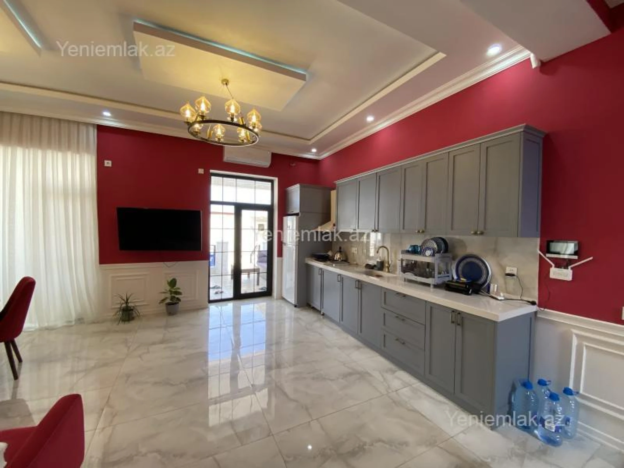 Satılır 5 otaqlı həyət evi 270 m²