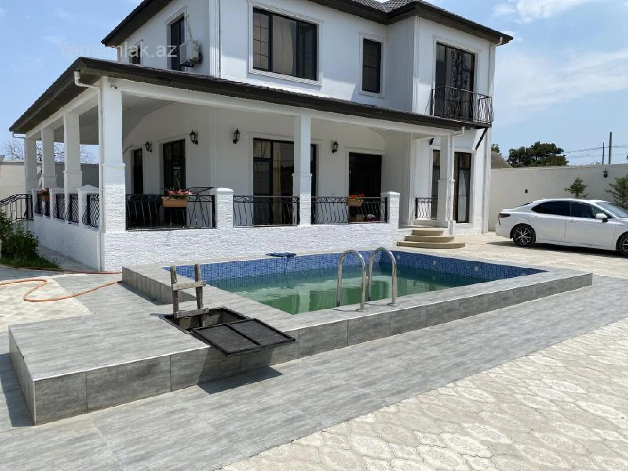 Satılır 5 otaqlı həyət evi 270 m²