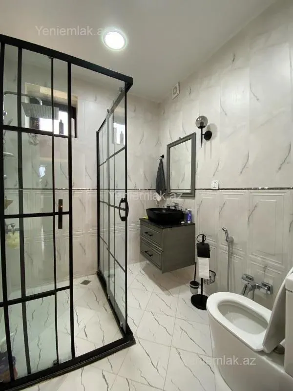 Satılır 5 otaqlı həyət evi 270 m²